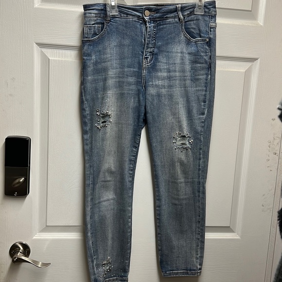 Previously loved Frank Lyman Bling Crops - Picture 1 of 3